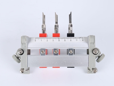 HH2017A單相鋁合金背出線(xiàn)表座（3滑塊-105、125MM-孔距，M8-螺桿）